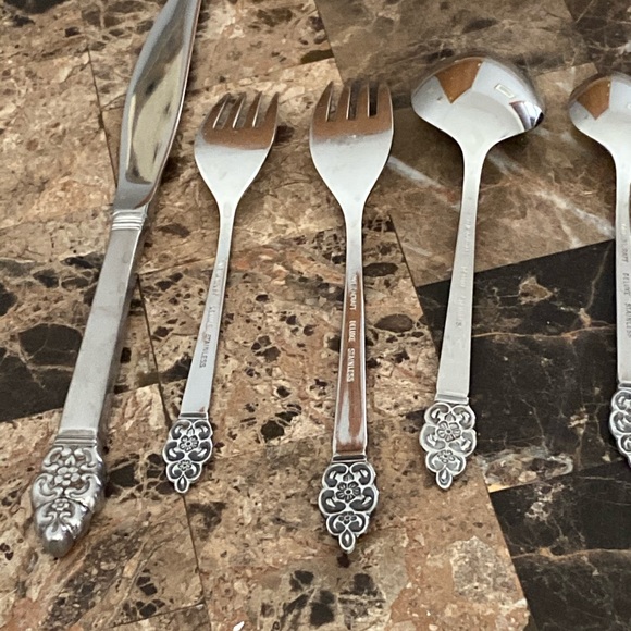 Oneidacraft Nordic Crown stainless flatware set Deluxe 5 pc place setting - Picture 4 of 4